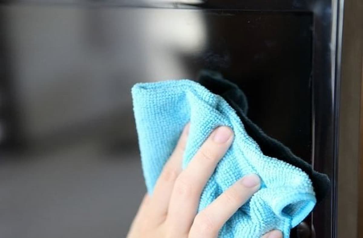 Como Limpar Tela De TV Dicas Pr ticas E Seguras Para Fazer A Limpeza